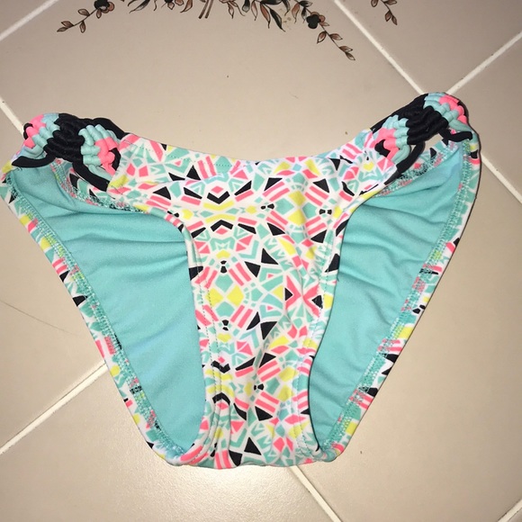 CLOSET CLOSING Geometric Print Bikini - Picture 4 of 5